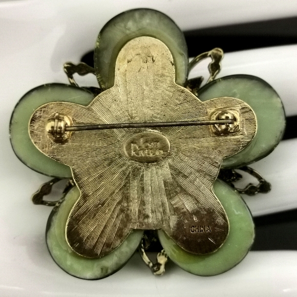 Vintage Joan Rivers Flower Rhinestones Pin Lucite Gold Confetti Flecks Brooch - Picture 8 of 8